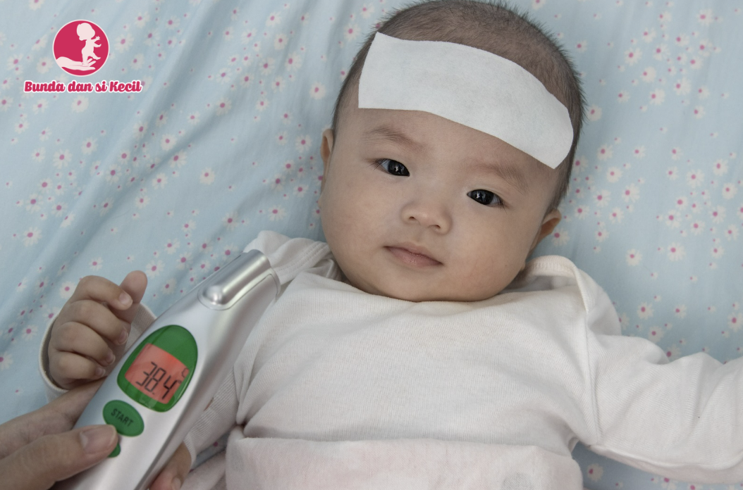 Si Kecil Demam Setelah Imunisasi? Jangan Panik, Bunda!